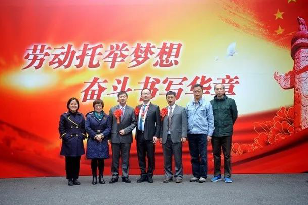 向勞模致敬！華虹集團2位上海市勞動模范和2個上海市模范集體受表彰